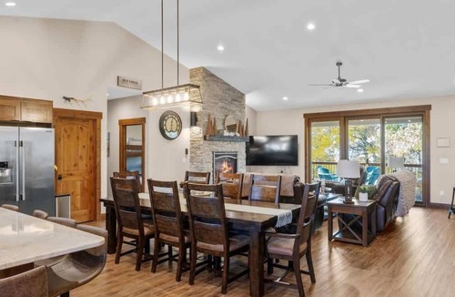 Red Lodge House | Willow Creek Hideaway