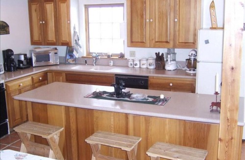 Victor House | Windigo Lodge with Hot Tub