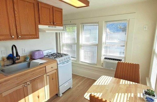 Ames Apartment | Windrose: Tranquil Pets-OK Soak Tub Suite Near ISU