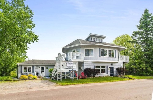 Madeline Island Apartment | Windsled Studio at Ferry Landing Suites in Downtow