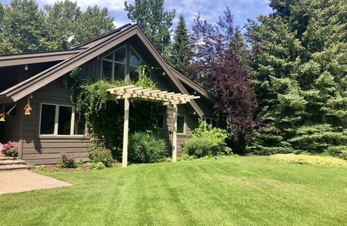 Hailey House | Winter or Summer Wonderland! Perfect for a family or friend getaway!