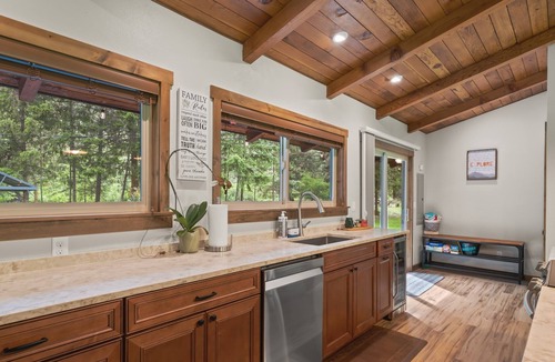 Naches Cabin | Winter Wonderland Cabin w/ Hottub & Cozy Fireplace
