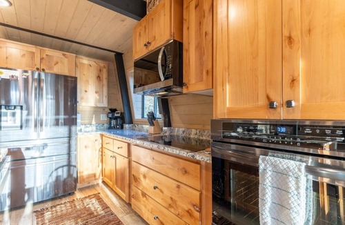 Island Park Cabin | Wolf Hollow - Serene, Cozy Cabin Located 31 miles from YNP with A/C and hot tub