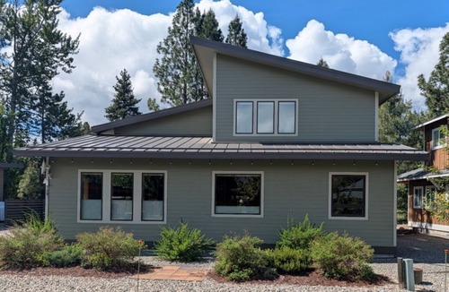 Winthrop House | Wolf House: Winthrop Trailside Luxury Sleeps 6 w 2 private suites + Den