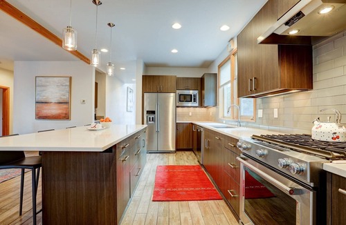Westbrook Meadows House | Wonderful Modern Gem Near Trails & Mt Bachelor, Huge Deck, Hot Tub, Fireplace Gourmet Kitchen