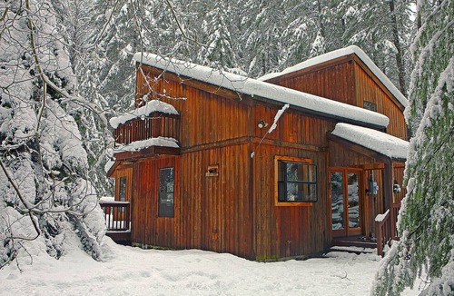 Enumclaw Cabin | Wonderland Lodge At Mt. Rainier - hot tub - Crystal Mountain