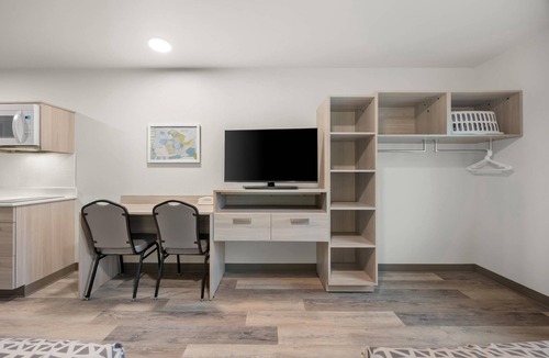 Medford Hotel | WoodSpring Suites Medford near I-5