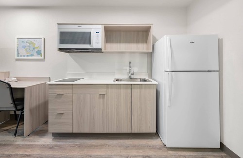 Medford Hotel | WoodSpring Suites Medford near I-5