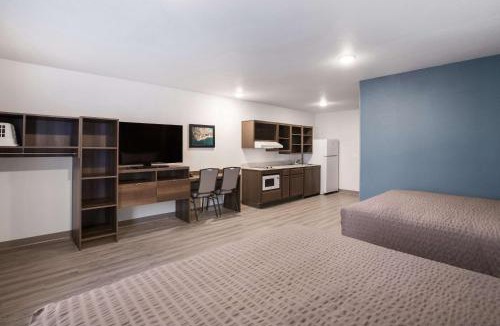 Madison Heights Hotel | WoodSpring Suites Detroit Madison Heights