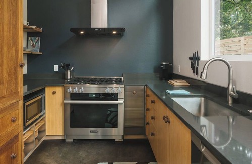Brentwood-Darlington House | Woodstock Net Zero Chef Kitchen Firepit Pet-OK