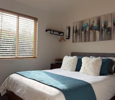 Brentwood-Darlington Villa | WoodstockNet ZeroChef KitchenFirepitPet-OK