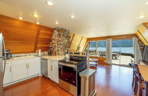 Amanda Park House | Woody Waterfront A-Frame Lakefront Home on Lake Quinault - Olympic National Park