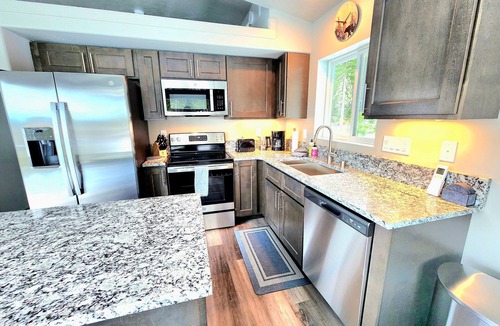 Gallatin Gateway Cabin | Wooly Bear Cabin, Mountain Haven in Big Sky