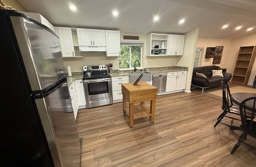 Sweet Home House | Work away from home Comfy 2-bedroom home in Sweet Home