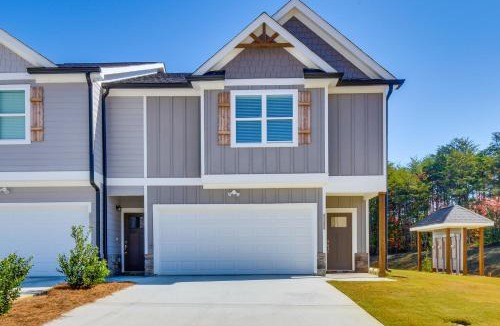 Lula House | Work, Explore & Relax: Modern Townhome in Lula!