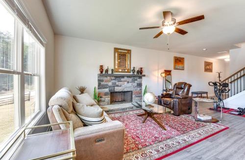 Lula House | Work, Explore & Relax: Modern Townhome in Lula!