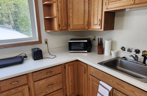 Houghton Apartment | WP1 EV Ready Group Option Near MTU – Perfect Keweenaw Adventure Basecamp!
