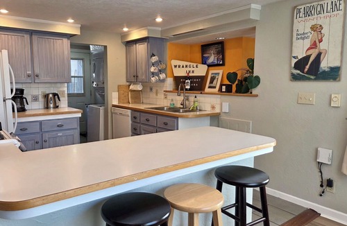 Winthrop House | Wrangle In-Dog Friendly! A Block Above Downtown Winthrop!