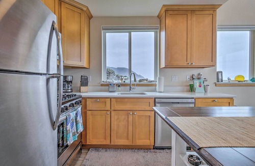 Yachats House | Yachats Gem w/Private Beach Access, Views