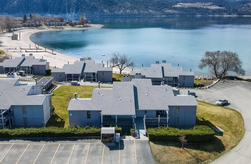 Wapato Point Condo | Yacinde F2 Ground Level Poolside with Two Patios