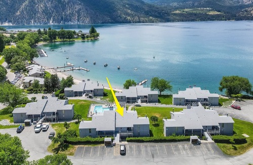Wapato Point Condo | Yacinde F2 Ground Level Poolside with Two Patios