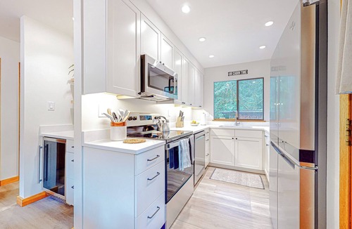Warnick House | Year-Round Adventure! 'Glacier Getaway' in Deming