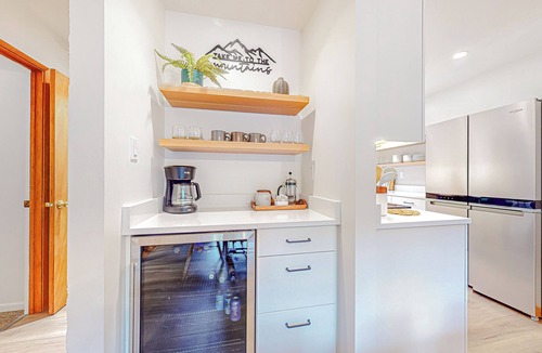 Warnick House | Year-Round Adventure! 'Glacier Getaway' in Deming