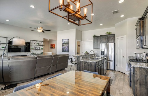 Iona House | Year-Round Outdoor Fun: Spacious Retreat in Iona