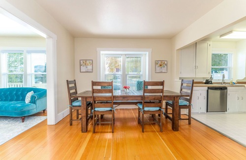 Chelan Cottage | Yellow Cottage in Lake Chelan