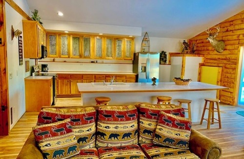 Waterville Cabin | Yellow River Lodge 6-bedroom cabin w/Pool &Hot Tub & Pool Table
