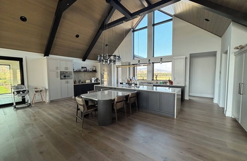 Pray Cabin | Yellowstone Drift Lodge Paradise Valley MT on the banks of the Yellowstone River