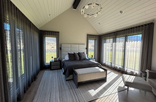 Pray Cabin | Yellowstone Drift Lodge Paradise Valley MT on the banks of the Yellowstone River