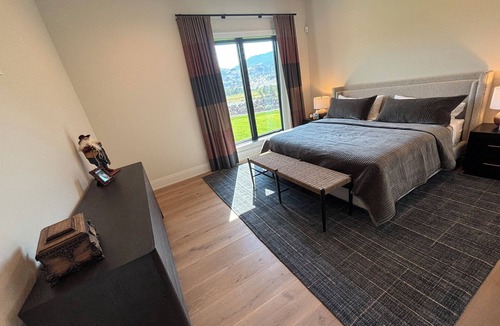 Pray Cabin | Yellowstone Drift Lodge Paradise Valley MT on the banks of the Yellowstone River