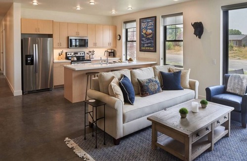 Victor Apartment | Yellowstone Getaway #1