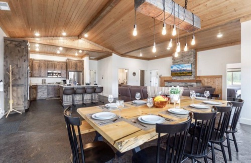 Island Park Cabin | Yellowstone Modern Mountain View,Hot tub, Gamesl,Fire Pit, 25min to Yellowstone