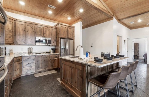 Island Park Cabin | Yellowstone Modern Mountain View,Hot tub, Gamesl,Fire Pit, 25min to Yellowstone
