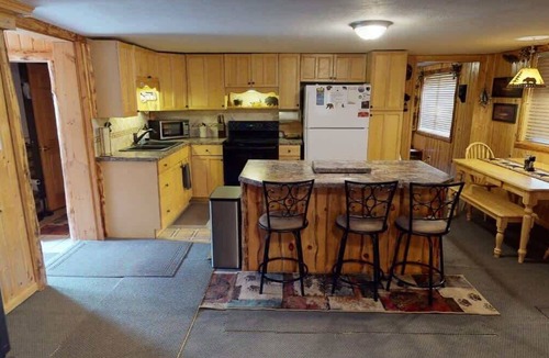 Island Park Cabin | Yellowstone NP | Sleeps 8 | Fire Pit & BBQ
