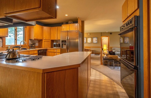 Livingston House | Yellowstone River, Paradise Valley.Yellowstone National Park…world class views!