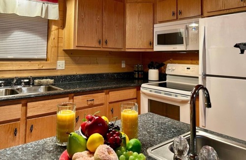 Island Park Cabin | Yellowstone'sBEST-HOT TUB KingBed-DogFriendly