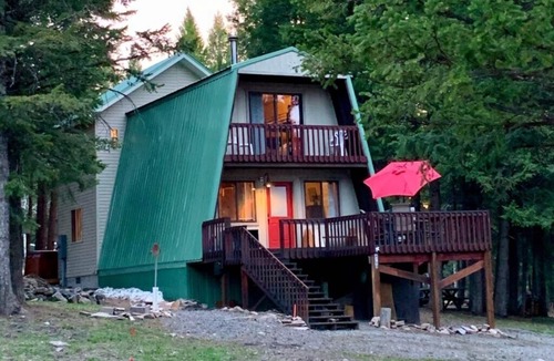 Island Park Cabin | Yellowstone'sBEST-HOT TUB KingBed-DogFriendly