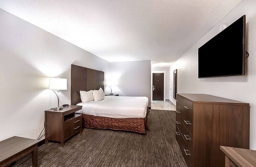 Grants Pass Hotel | You Found it! Family-friendly Unit. Located in the Heart of Grants Pass, Oregon!