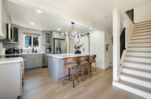 Highline Apartment | “Your cozy family spot in the perfect part of Seattle, minutes from everything“