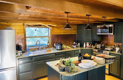 Coeur d'Alene Cabin | Your Dream Getaway - Large Cabin in Coeur D'Alene