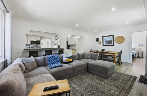 North End House | Your Family WANTS to stay here! Walk to Hyde Park, Camel's Back Park & Hike Boise Foothills!