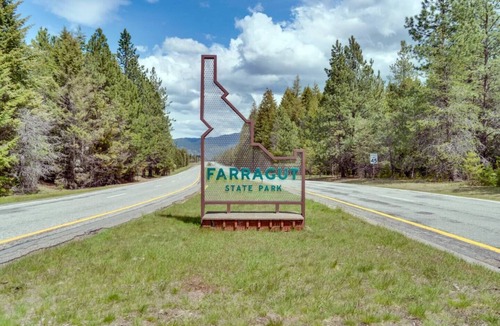 Bayview House | Your gateway to fun on the water and in the woods in beautiful Bayview, Idaho!
