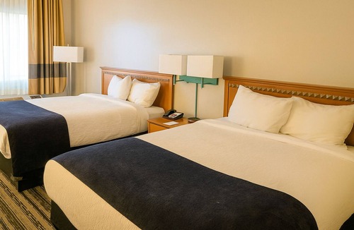 Window Rock Hotel | Your Gateway to Canyon de Chelly National Monument! Comes with FREE Parking!
