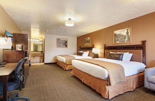 Bryce Canyon Hotel | Your Home Away from Home! Free Breakfast, Free Parking, Swimming Pool!