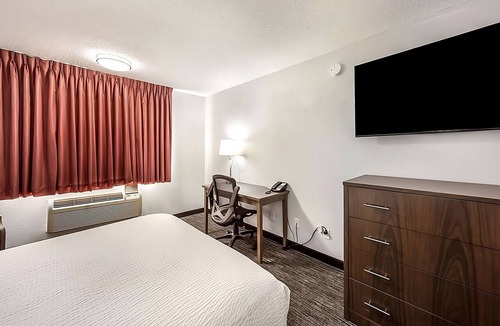 Grants Pass Hotel | Your Home Away From Home! 2 Amazing Units! w/Pool Access, Near Rogue River