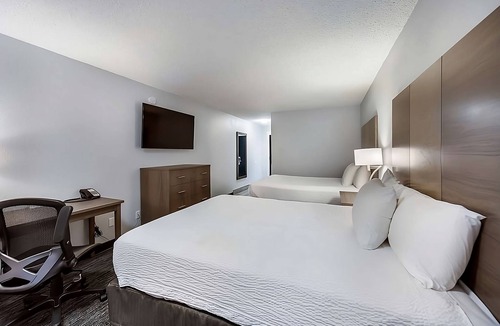 Grants Pass Hotel | Your Home Away From Home! 4 Amazing Units, Close to Rogue River. Free Parking!