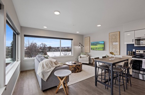 Cliff - Cannon Apartment | Your Luxury Retreat Awaits Free parking available